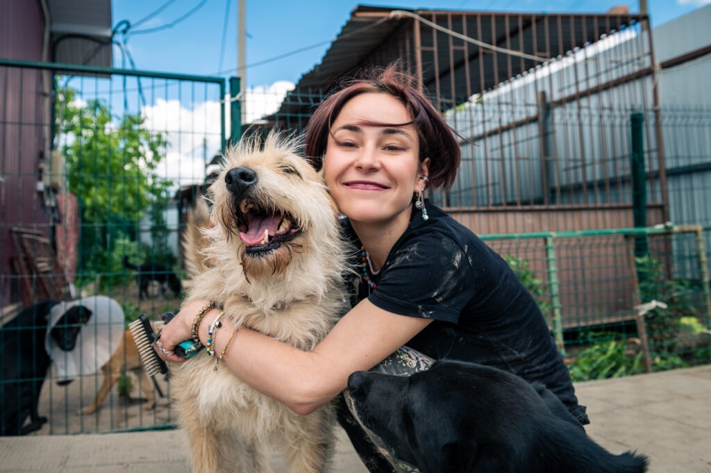 animal-shelters-in-la-lady-huggin-a-dog