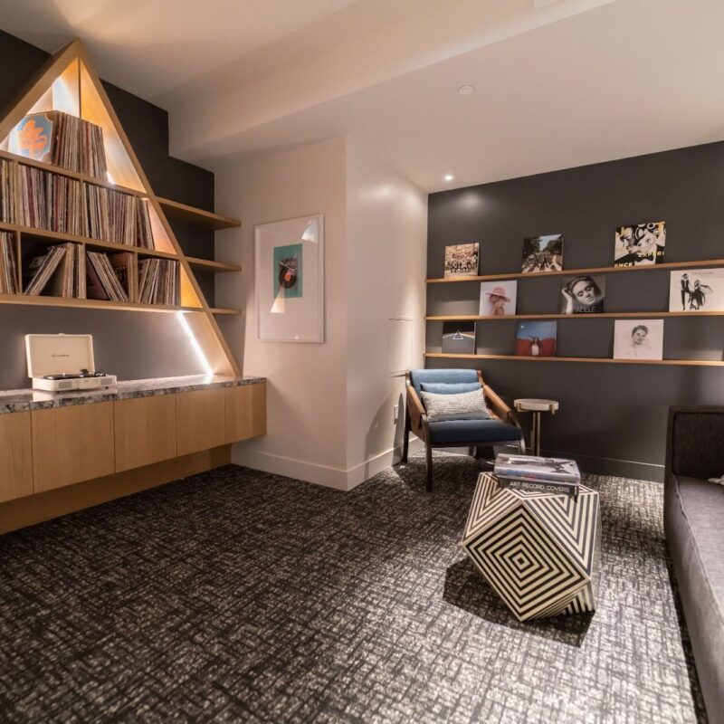 upper ivy vinyl lounge